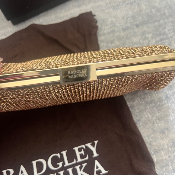 New in Box Badgley Mishka gold framed evening bag with chain and original box - Picture 10 of 11